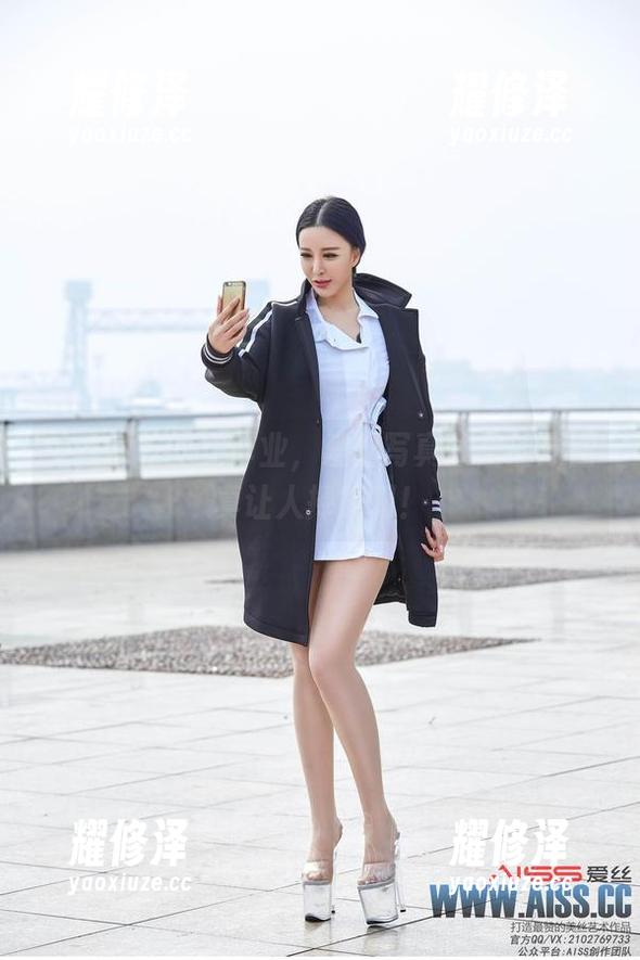 美丝学校的交作业，爱丝写真集里的原图真让人捧腹啊！