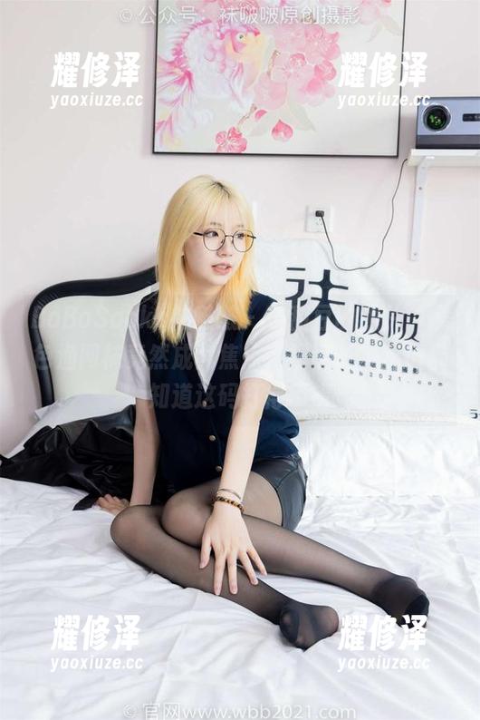 BoBoSocks袜啵啵 - 小甜豆的照片，黑色渔网袜竟然成为焦点，别说了，我们都知道这码打得不错
