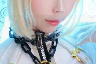 这张图片里的ElyEE子清纯得有点过头了，更新来陪你打打怪！