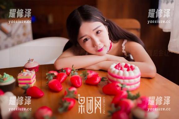 GIRLT果团网 - 预警！这张周琰琳LIN的圣诞图片，下载后会让你产生翻阅的冲动。