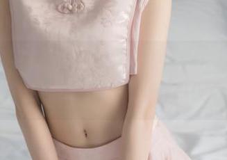 不分享这组‘喵糖映画’黑丝JK制服的美图，我会被小姐姐们打吗？