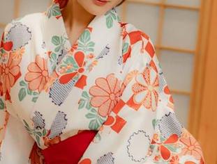 浴缸里的轻松时光：Nyako喵子的套图意外地舒服
