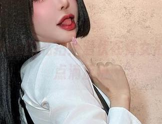 Tiny Asa的私拍:潜伏在修女形象下的点滴反叛