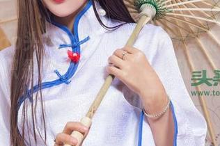 TouTiao头条女神 – 不要以为李丽莎的办公室就只是严肃的模样，里面暗藏的写真集将震撼你的眼球！