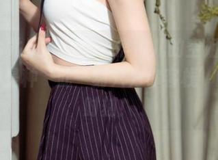 UGirls尤果网 – 选了信悦儿的空姐写真，没想到是种‘此一刻只为你客栈’的精选时刻！