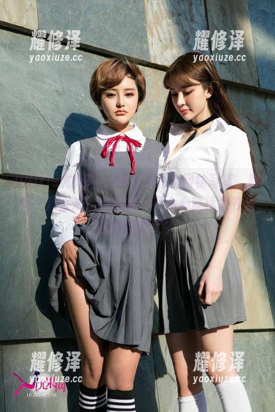 UGirls尤果网 - 娜依灵儿的网袜写真，踩着‘八百米’的裙摆，不小心就迷失在自己鱼网里了？