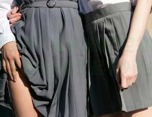 UGirls尤果网 – 萌神妹妹在空姐制服里，分享这套图应该会引起不少误会吧？