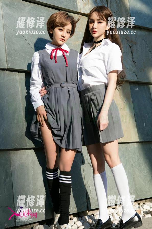 UGirls尤果网 - 萌神妹妹在空姐制服里，分享这套图应该会引起不少误会吧？