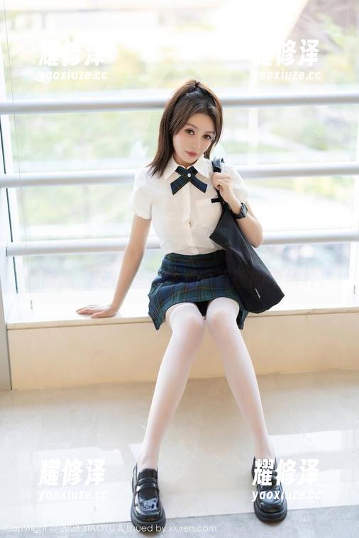 XIAOYU语画界 - 林乐一短裤图册：二维码附赠，让你想去举报短裤版的电线杆。