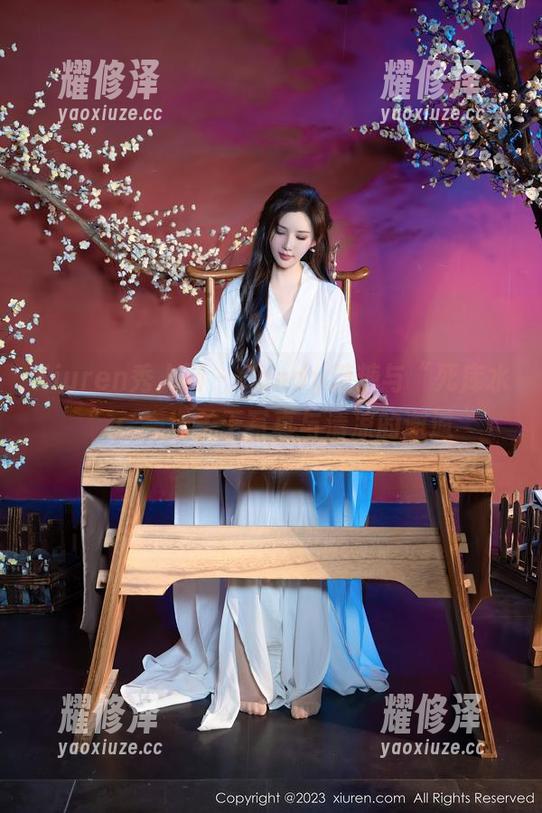 Xiuren秀人网 - Candy糖糖与“死库水”：一场关于写真与清凉的邂逅