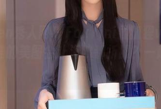 Xiuren秀人网 – FoxYini孟狐狸vs水手服，谁的美图会让海鸥都折服？一起来看热闹！
