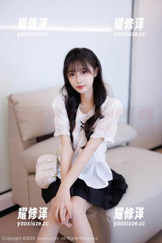 Xiuren秀人网 - Luvian灰丝系列：壁纸说，它能向你低语