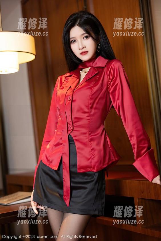 Xiuren秀人网 - 伊小七MoMo校服作品，太有个性了！下载来我也想凹个造型。
