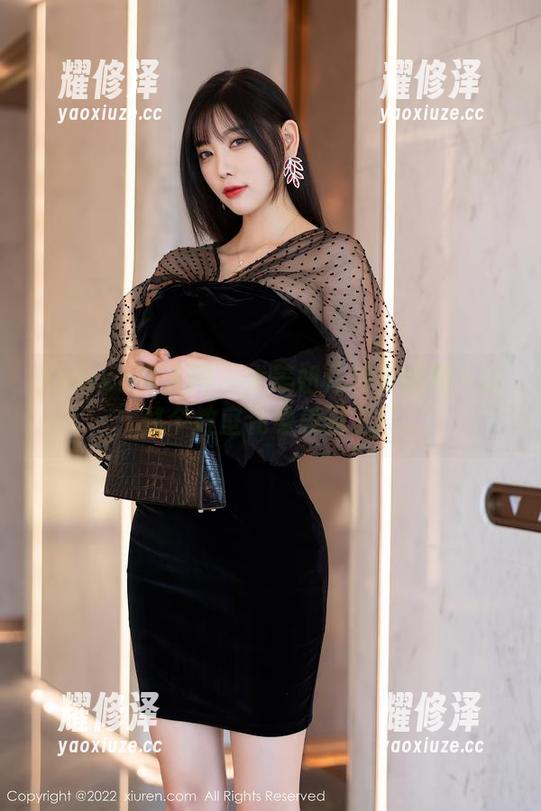 Xiuren秀人网 - 大美妞儿转身的那一刻，整个教室化身美图工厂。