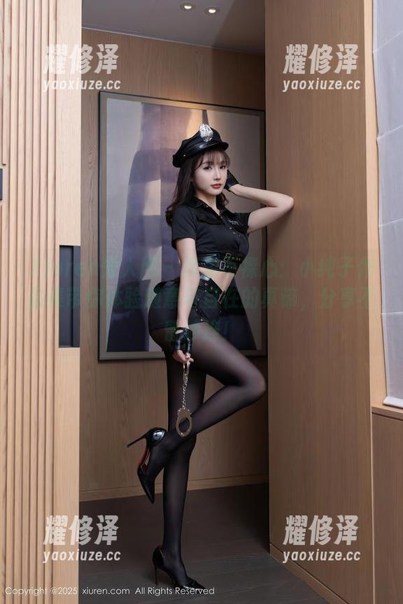 Xiuren秀人网 - 裸足不裸心：小纯子作品集带你体验随意与自在的真谛，分享不留沙连！