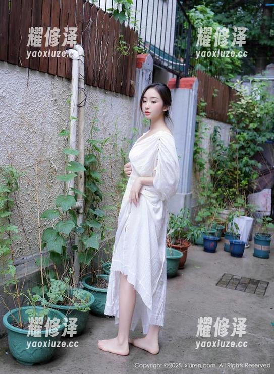 Xiuren秀人网 - 在线欣赏米妮大萌萌的“少女”风，好似时间在她身边略显慢半拍。