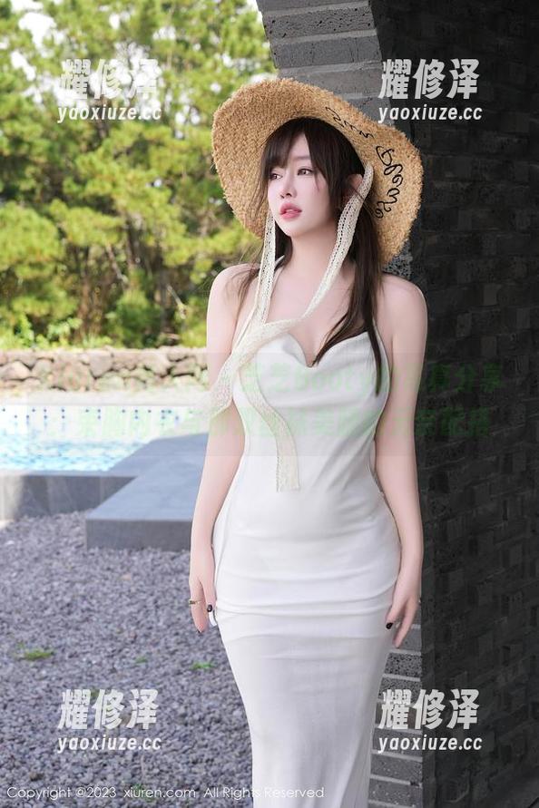 Xiuren秀人网 - 芝芝Booty的写真分享：束胸内衣与那双丝袜美腿的无奈配搭