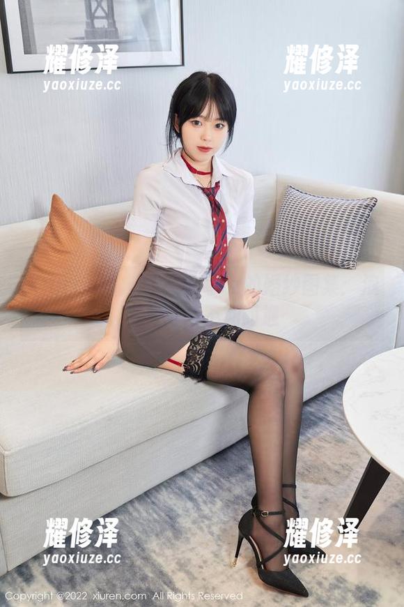 Xiuren秀人网 - 草莓zz的婚纱图集：浪漫与可爱不期而遇