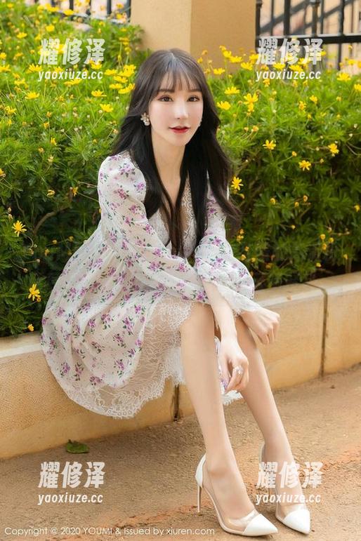 YouMi尤蜜荟 - Emily顾奈奈酱的高清粉色秀场，恍如身处一场轻松的云端聚会。