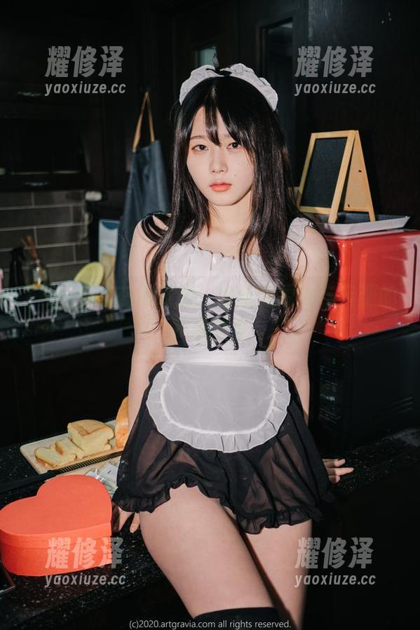 Zia(지아)在地铁里：完整版原图与资源的完美婚礼