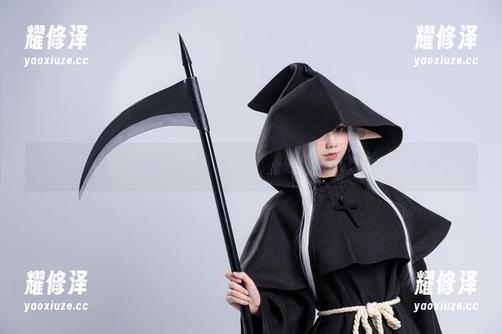 观看izumi泉桃子的作品，总觉得她的套装在跟我打招呼。