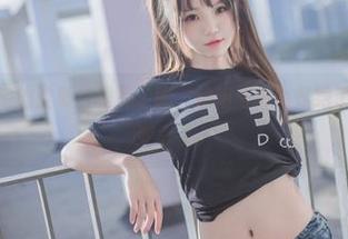 被yoko夏宅的丝质白裙晃了眼，这组写真也是绝了，看来我又变心了。