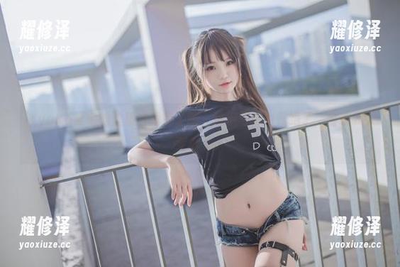 被yoko夏宅的丝质白裙晃了眼，这组写真也是绝了，看来我又变心了。