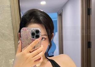 微密圈 – 不爱笑的赛琳的足部秀：这套图让我无法专心！