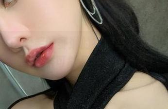 微密圈 – 不爱笑的赛琳的礼服写真集：不想说…但这衣服可能是我今晚的梦！