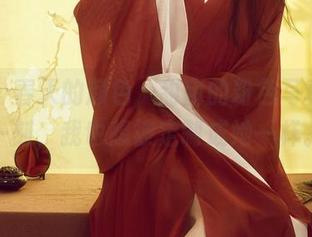 丽柜 – 春天的颜色，甜甜的粉色写真，这一刻，我也想被定制成她一样。