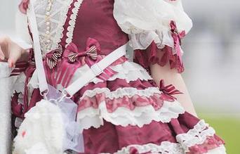 五更百鬼的阿狸护士服作品集，高清但让我莫名感到一阵紧张…
