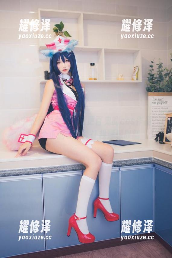 心中安静的女王：五更百鬼的cos作品，每个小细节都能让我浮想联翩