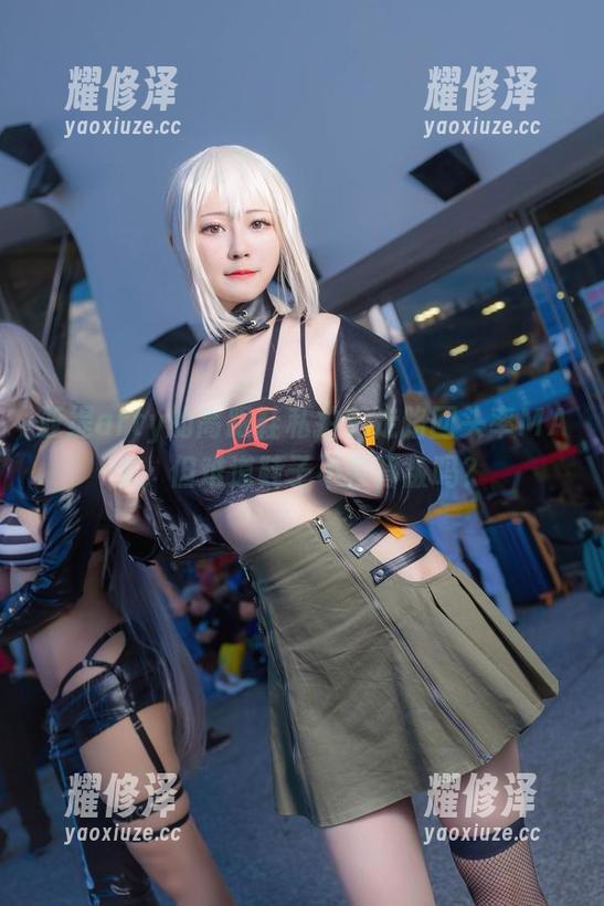 亚缇arty的高跟鞋私拍：走路回头率MAX，但难道鞋子不会背叛吗？