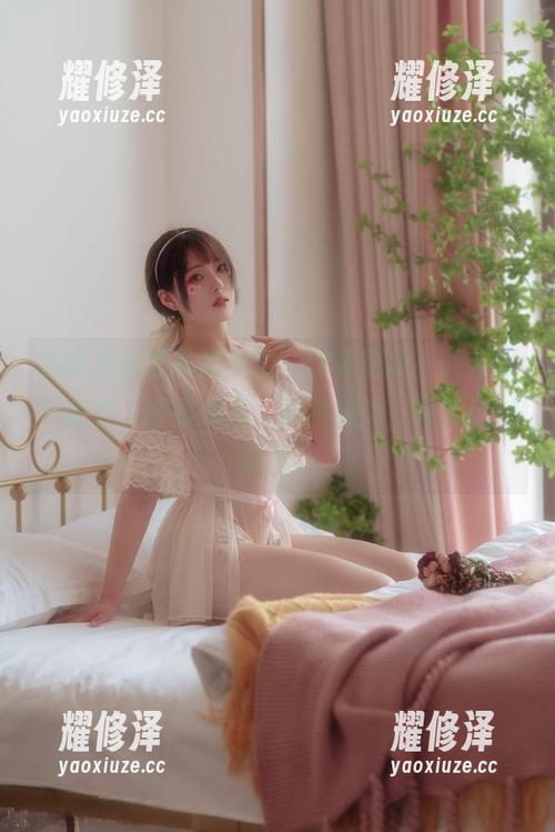 赶紧来欣赏最新原图，你夏夏的“死库水”状态，时而温柔，时而挑逗，完全无法抗拒。