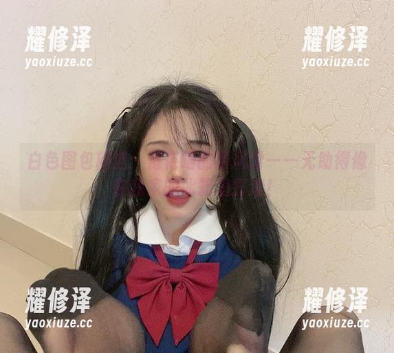 白色图包精选：倦倦喵的暴风雪——无助得像在我家的冰箱里打滚！