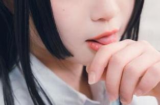 野生的兔玩映画：睡衣女友图册，完美平衡懒惰与魅惑