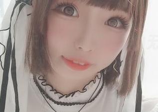 校服也有春天，十万珍吱伏特的无圣光图包，快来体验不同风貌！