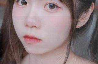 跟着兔兔的流线型身姿：可可小白兔的泳池写真集