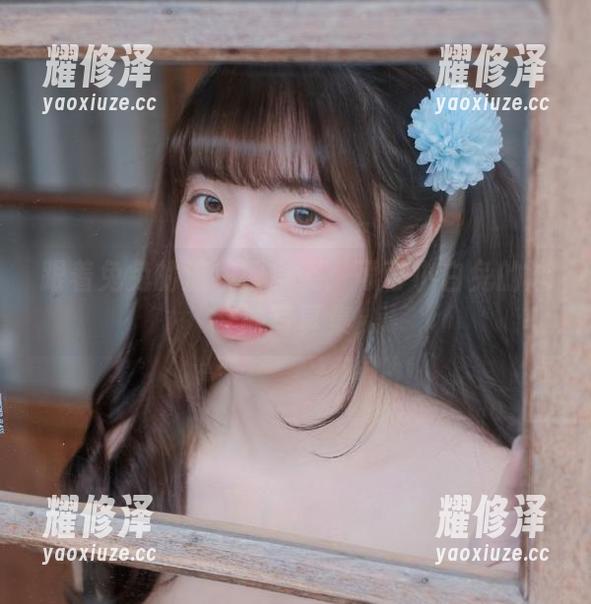跟着兔兔的流线型身姿：可可小白兔的泳池写真集