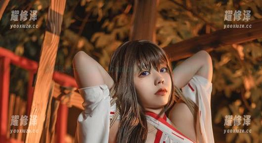 环游泳池——啊日日_Ganlory的泳衣cos如何翻转视界？