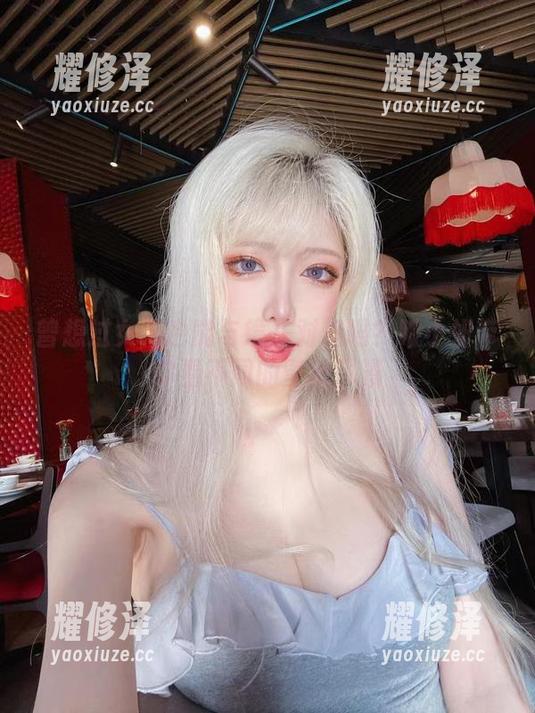 曾想过女仆也能与镜头对视吗？啾小妍带你看不同的壁纸风景