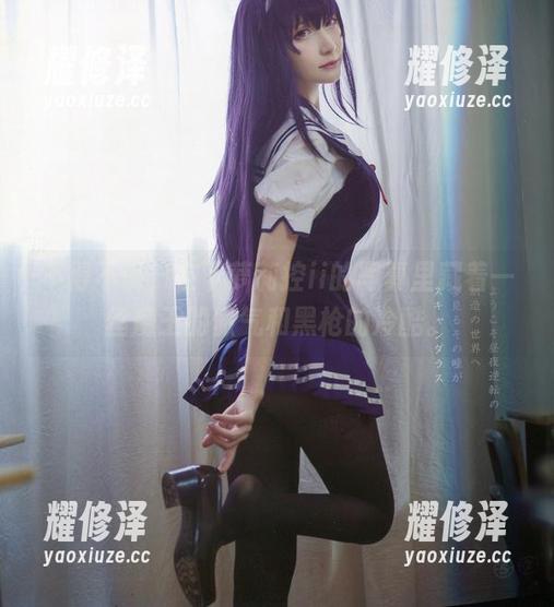 不得不说，在下萝莉控ii的写真里藏着一丝魔王的傲气和黑枪的冷酷。