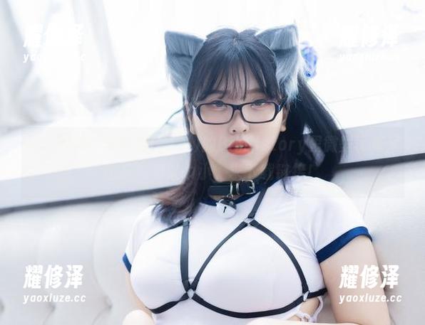 怎么可能？宋哈娜(송하나)的Bimilstory里微型比基尼比我家的浴巾小，求下载链接！