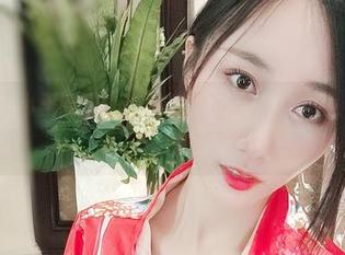 微密圈 – 小玉吃果冻在浴室的写真，下载吧，清水的诱惑这就来了！