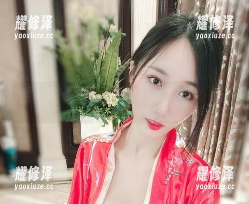 微密圈 - 小玉吃果冻在浴室的写真，下载吧，清水的诱惑这就来了！