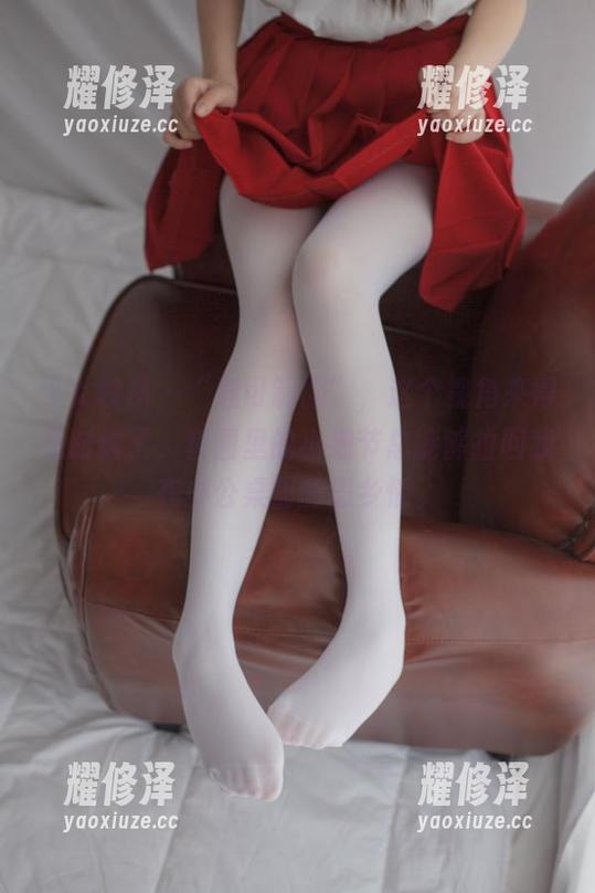 少女秩序 - “鹿可制服”，这个视角来得是时候了，套图里的小细节总能够拉回我在办公桌前的思乡情。