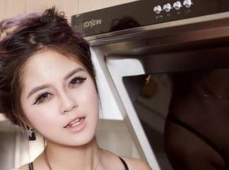 尤物馆 – 简约而不简单，陆萱萱Cecilia的旗袍写真让人回味无穷。
