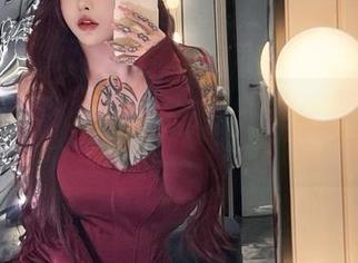 微密圈 – 蕾丝和希希Gina的甜蜜邂逅，图片里的一切都有点意味你能忽略的娇羞。