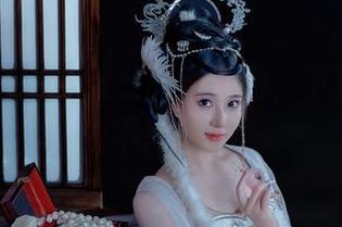年年Nnian白丝：高清画面，下载后也有种不舍的美感