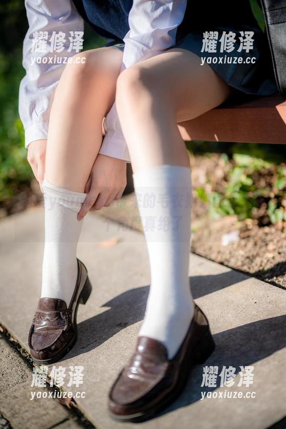 幼爱youmeko带来的毛衣姐姐图集，这个角度真绝了